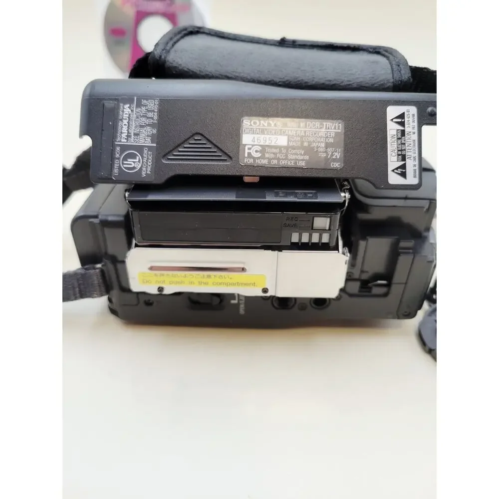 Vintage Sony Handycam DCR-TRV11 MiniDV Digital Camcorder Bundle